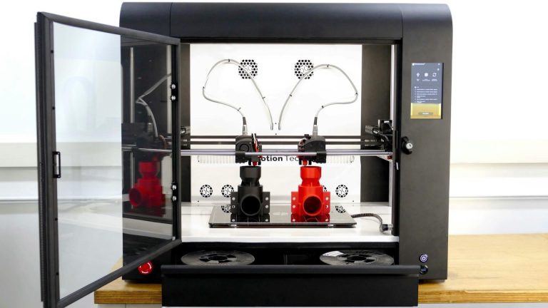A 3D printer printing two projects at the same time